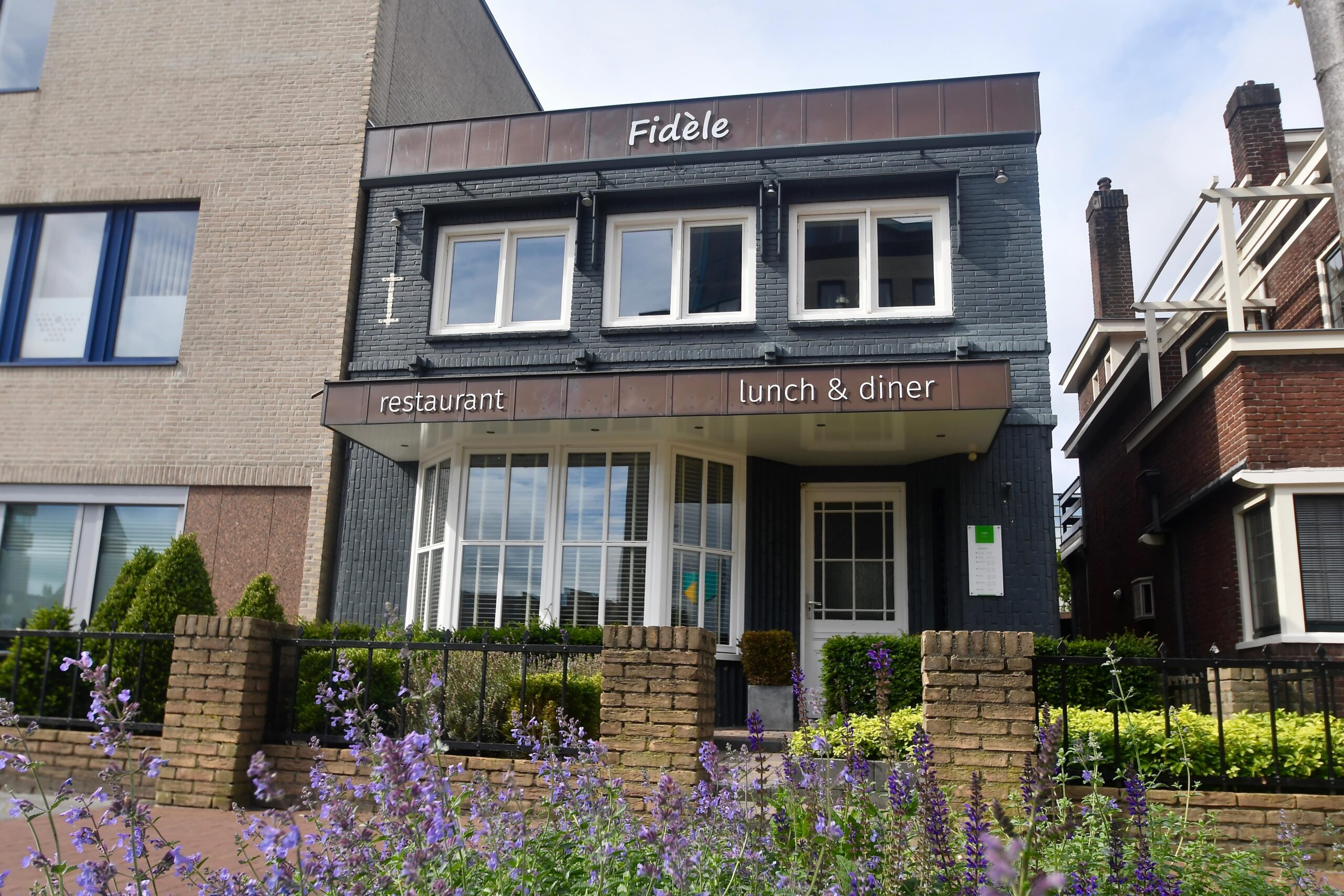 Drachten geregistreerd partnerschap Drachten buitenkant Fidèle